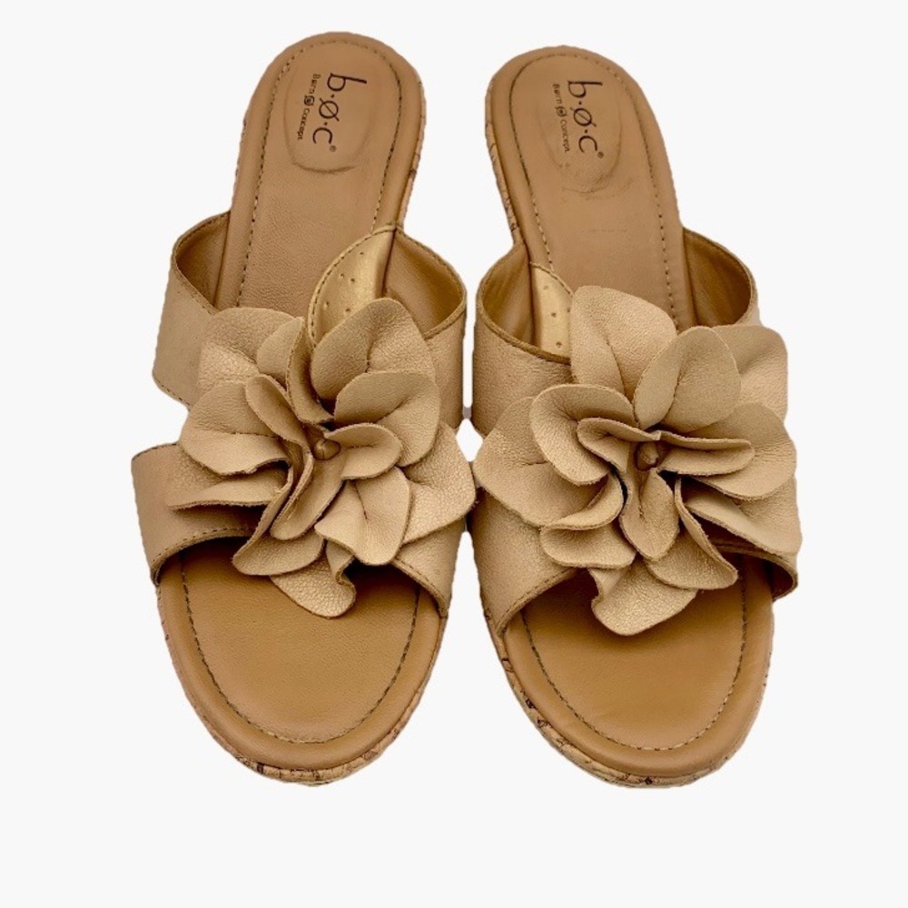 b.o.c Born Wedge Heel Sandals‎ Leather Women 10M Beige Flower Accent Cork